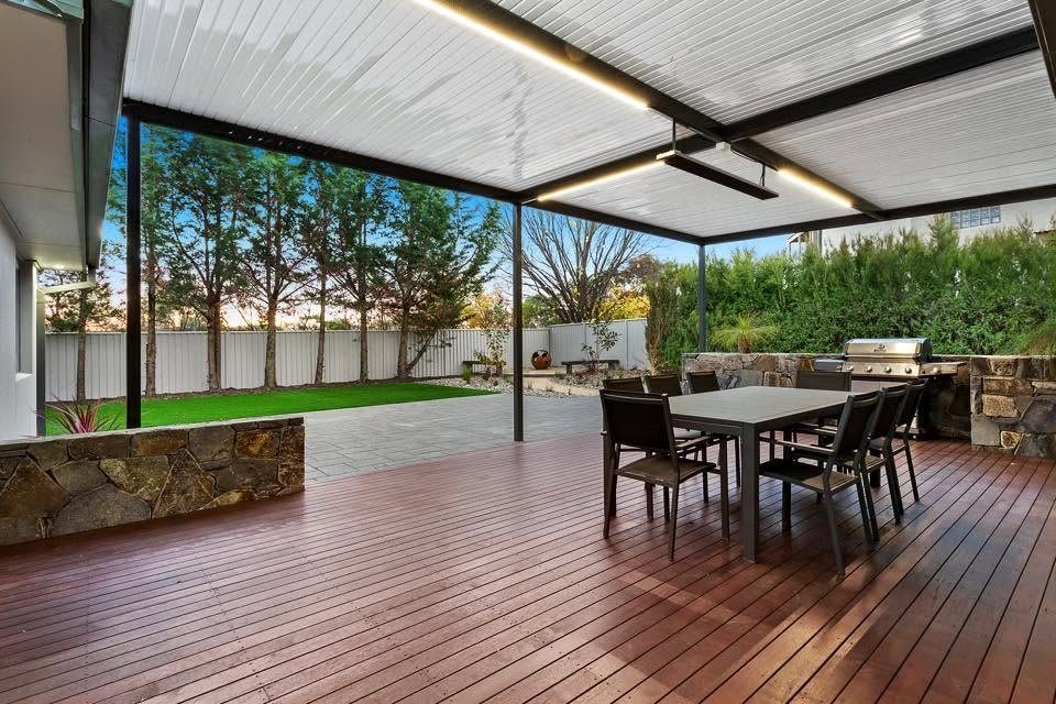 Covered outdoor living and entertaining area